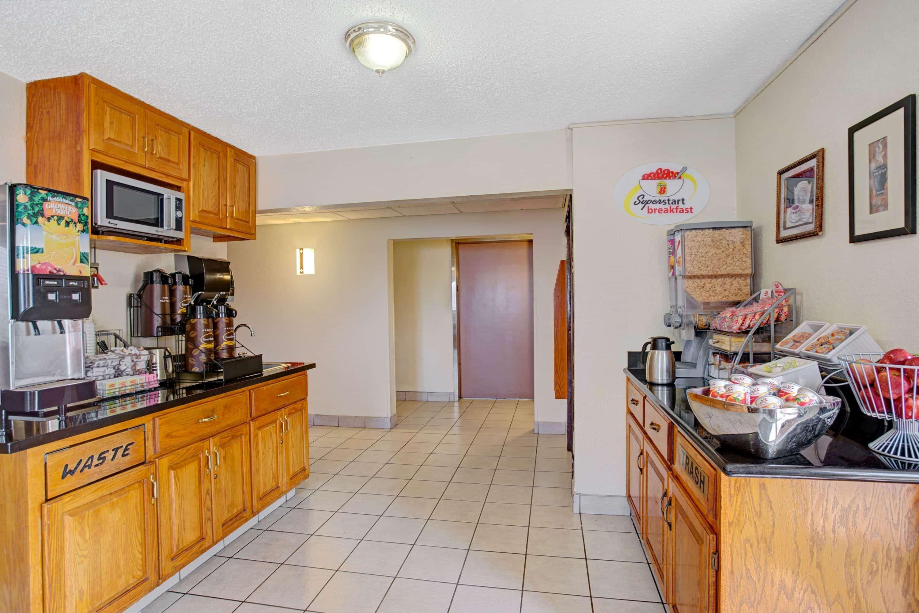 Super 8 By Wyndham College Park Wash Dc Area Hotel Buitenkant foto