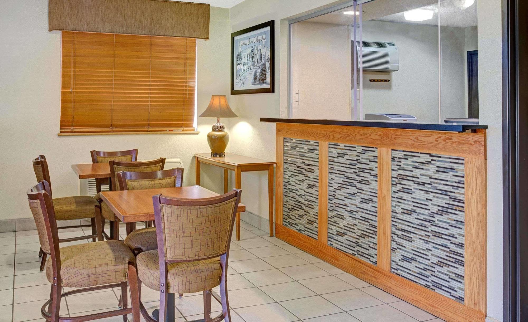 Super 8 By Wyndham College Park Wash Dc Area Hotel Buitenkant foto